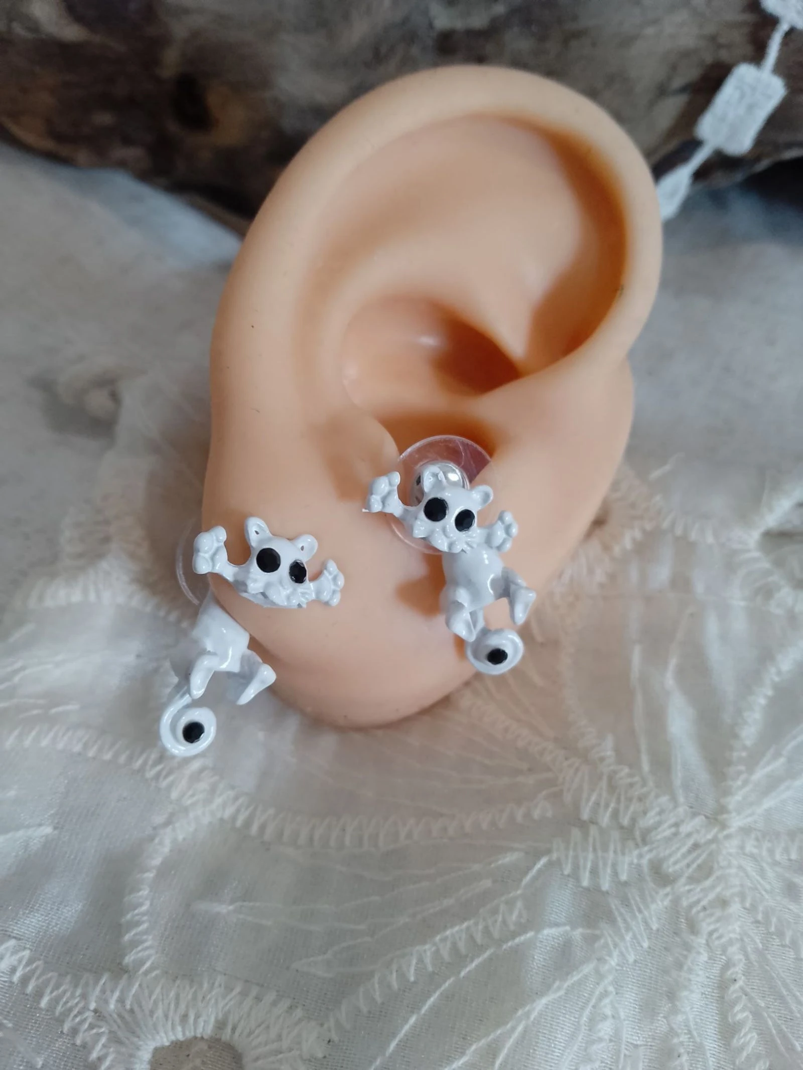 Boucles d'oreilles chats blancs